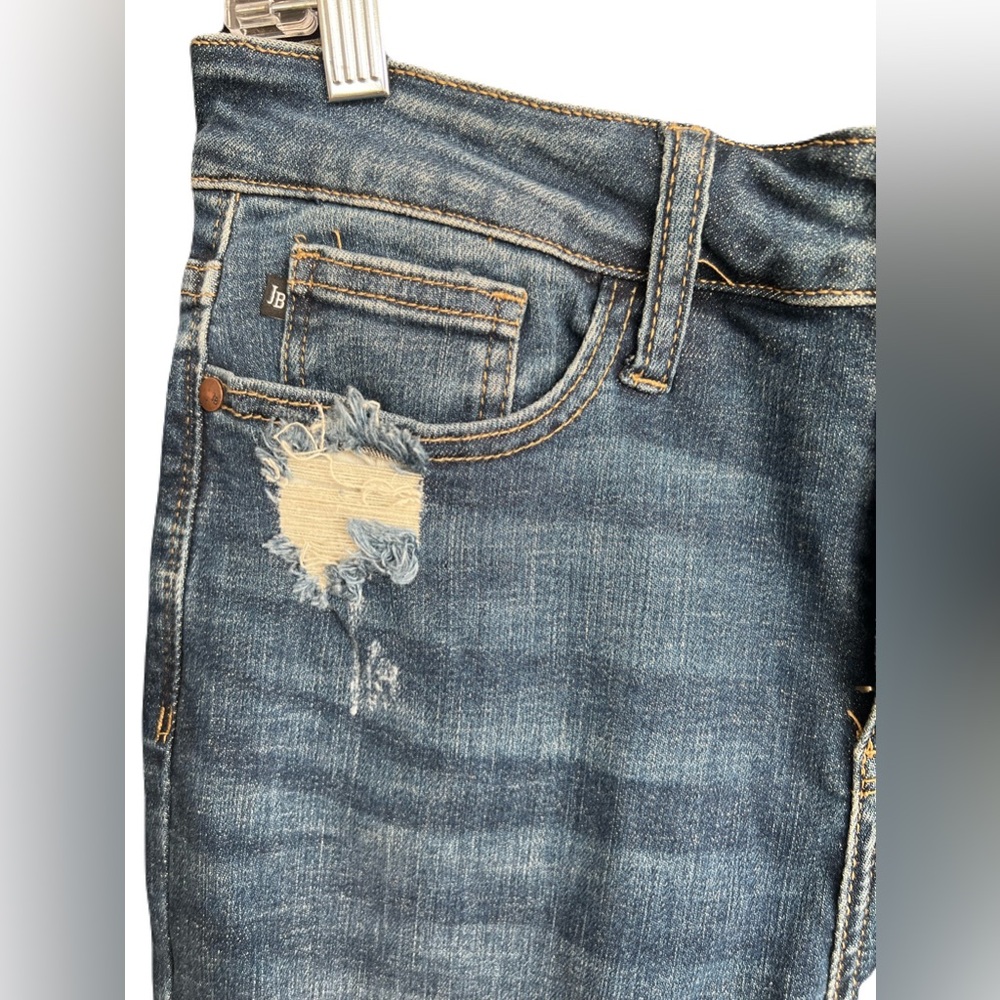 π π NWT Judy Blue Distressed Capri Fit Jeans | Size 5/27 - Picture 4 of 13